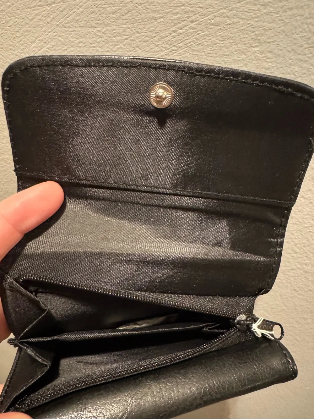 Moda Bella Black Faux Leather Tri-Fold Wallet - Picture 8 of 10